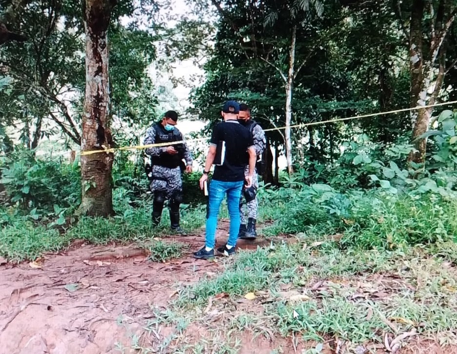 La Policía Nacional acordonó todo el perímetro para no dañar la escena del crimen. Foto: Diomedes Sánchez 