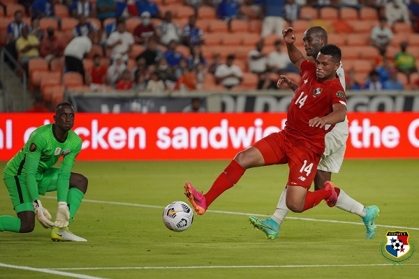 'Toro' Blackburn anotó dos goles para Panamá. Foto:@Fepafut