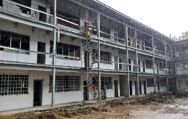 El nuevo  Instituto Profesional y Técnico de Colón,  tendrá varios edificios de tres plantas, un nuevo gimnasio, una cancha sintética y nueva planta administrativa. Foto: Diomedes Sánchez