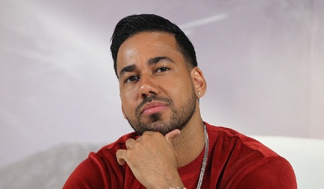 El cantante Romeo Santos habla durante una conferencia de prensa celebrada este en Nueva York, en 2019.  Foto: EFE / Miguel Rajmil