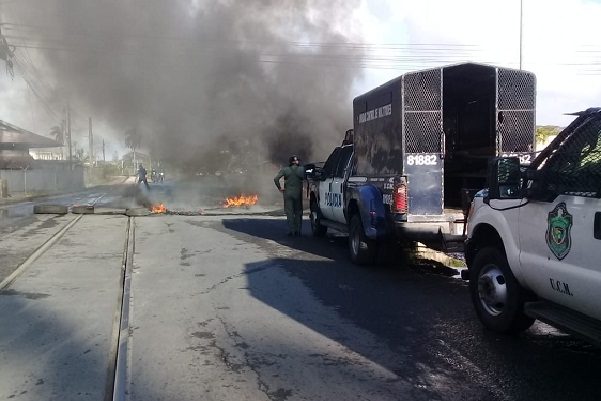 Los grupos organizados de Colón han salido a las calles para protestar exigiendo plazas de trabajo. Foto: Diomedes Sánchez