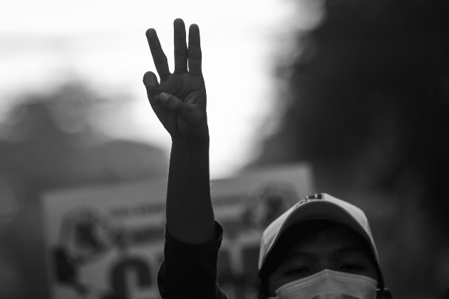 No se puede pretender ese desgarramiento del pasado que tanto han pretendido políticos que se han autodenominado “independientes”, o las asociaciones que se bautizaron como los voceros resonantes de la sociedad. Foto: EFE.