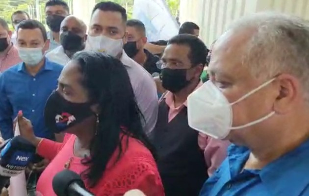 Luis Eduardo Camacho, Secretario General del partido Realizando Metas dio la bienvenida al colectivo, a la dirigente Abrego, de la cual dijo, es una destacada líder y dirigente comunitaria comprobada. Foto: Diomedes Sánchez