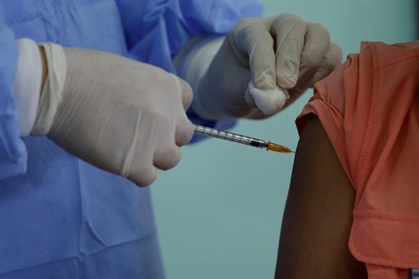 Panamá inició el pasado 20 de enero el programa nacional de inmunización. EFE
