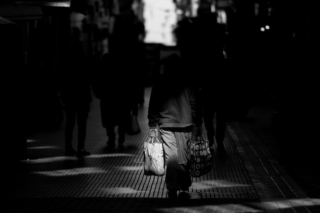 La pandemia ha abierto el compás para darnos cuenta de que, en muchas ocasiones, no tenemos el control, para organizar, planificar y tomar decisiones, cuando nuestras vidas se ven amenazadas por lo desconocido. Foto: EFE.