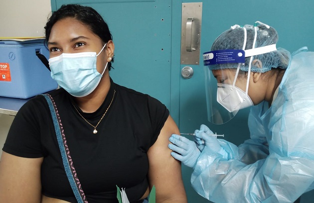 Panamá comenzó con la vacunación contra la covid-19 el 20 de enero de 2021. Foto: Cortesía @CSSPanama
