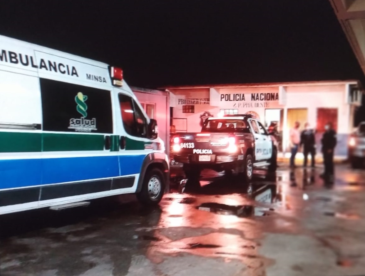 Ambos heridos fueron llevados al hospital Nicolás A. Solano. Foto: Eric A. Montenegro 