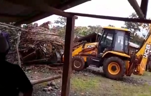 El pasado 13 de julio este grupo de indígenas perteneciente a la iglesia Mama Tatda fueron desalojados de la zona debido a que se trataba de terrenos privados de una empresa que mantiene un proyecto hidroeléctrico en el área. Foto. Mayra Madrid