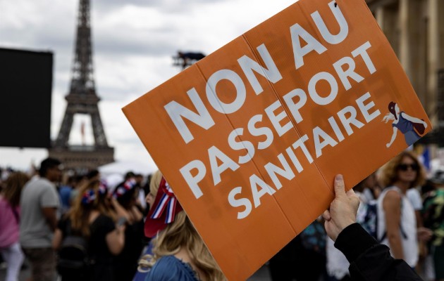 Francia marcha en contra de certificado sanitario. Foto: EFE