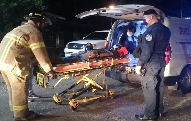 Una ronda policial que pasaba por el lugar se percató del incidente, procediendo a notificar a los bomberos, quienes se trasladaron al lugar y efectuaron el rescate. Foto: José Vásquez