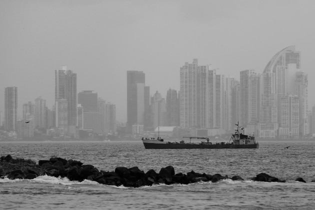 La Ciudad de Panamá vista desde la Isla de Taboga, en el Pacífico panameño. Foto: EFE.