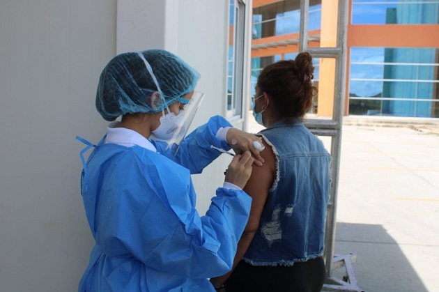 Hasta ayer,  en el país se han administrado 2,679,699 dosis de las vacunas Pfizer y AstraZeneca contra la covid-19. Foto: Cortesía Minsa