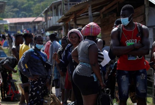 Cada año miles de migrantes irregulares de todo el mundo llegan a Panamá procedentes de Suramérica, en un flujo que ha llegado a generar crisis humanitarias en el istmo centroamericano. 