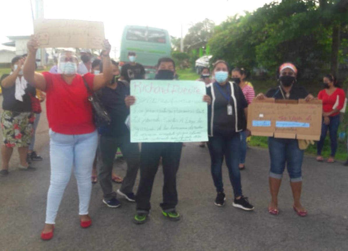 Los manifestantes sonaban pailas, portaban pancartas y gritaban consignas. Foto: Eric A. Montenegro