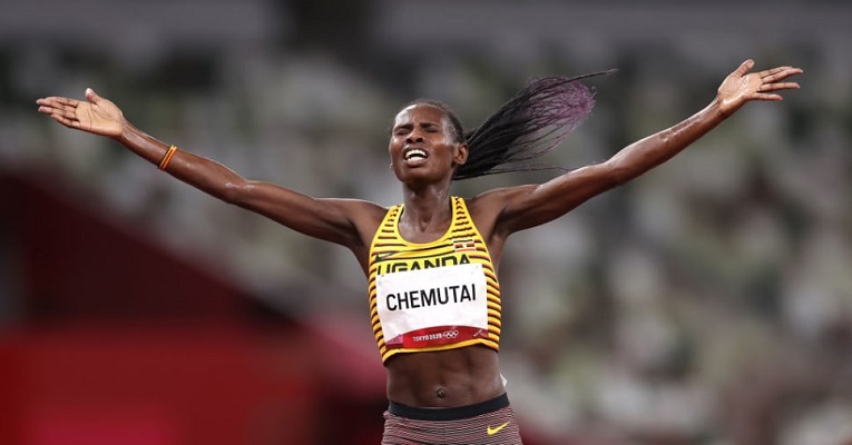 Peruth Chemutai de 22 años se proclamó en Tokio como campeona olímpica de 3.000 metros con obstáculos. Foto Cortesía: @Olympics