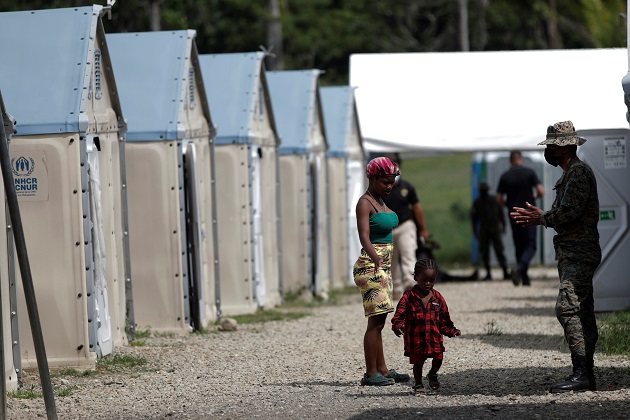 Migrantes en el albergue de San Vicente. Foto: EFE