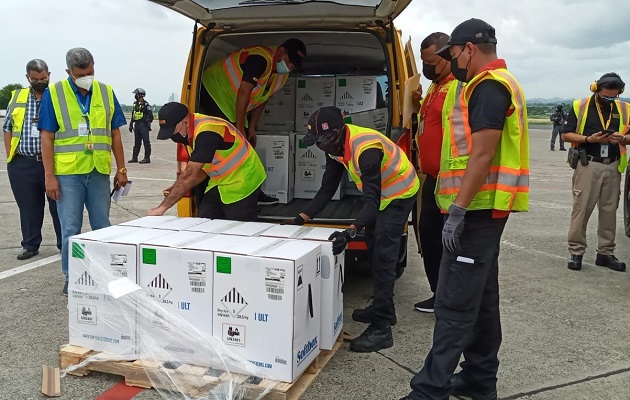 Panamá recibió este martes el lote número 29 de vacunas Pfizer. Foto: Cortesía Minsa