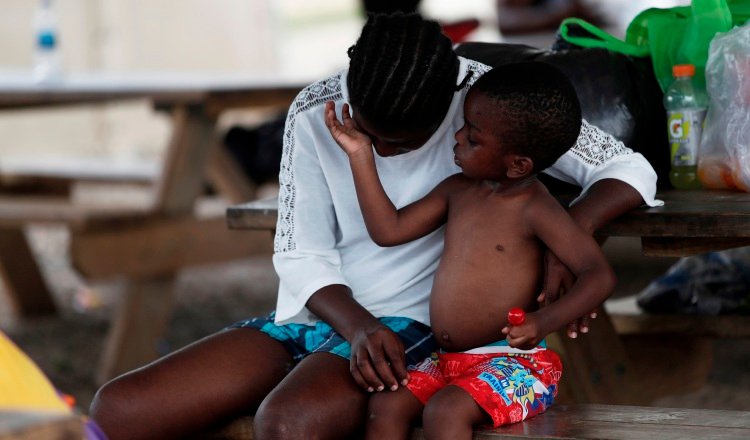 La Defensoría del Pueblo vela porque los niños tengan nombres. Foto: EFE