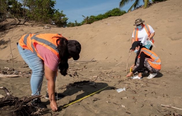 Las actividades integraron el concepto de ciencia ciudadana como vía para concientizar a los ciudadanos, evaluar la cantidad y tipo de basura plástica marina.