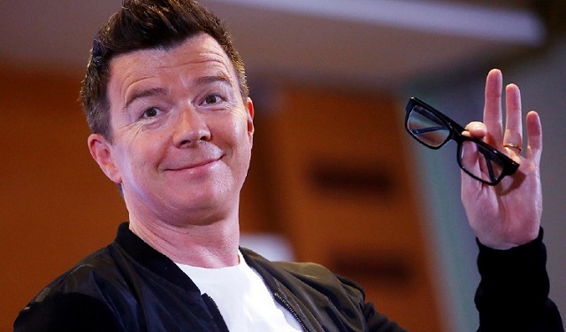 El cantante ingles, Rick Astley, asiste en la 57 edición del Festival Internacional de la Canción de Viña del Mar, en 2016. Foto: EFE / Mario Ruiz