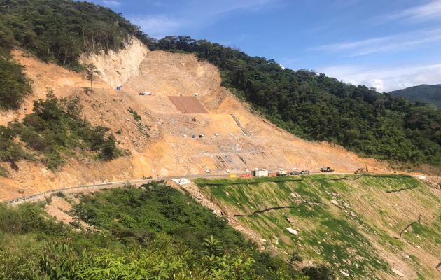 El Sinaproc ha estado inspeccionando los trabajos de mitigación que realiza la empresa en el tramo carretero. Foto: Eric Montenegro