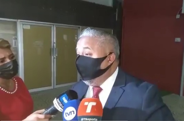 El abogado Roniel Ortiz conversó hoy con los periodistas, al finalizar el décimo octavo día del juicio oral. 