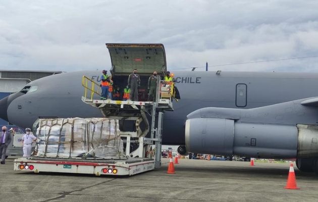 La ayuda humanitaria se envió en un vuelo de la Fuerza Aérea de Chile.Foto: Cortesía 