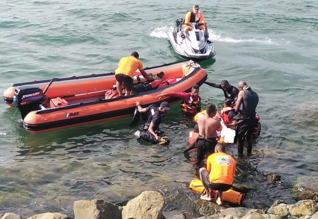 La labor de rescate involucró a la Policía Nacional, Bomberos de Colón y Sinaproc. Foto: Diómedes Sánchez 