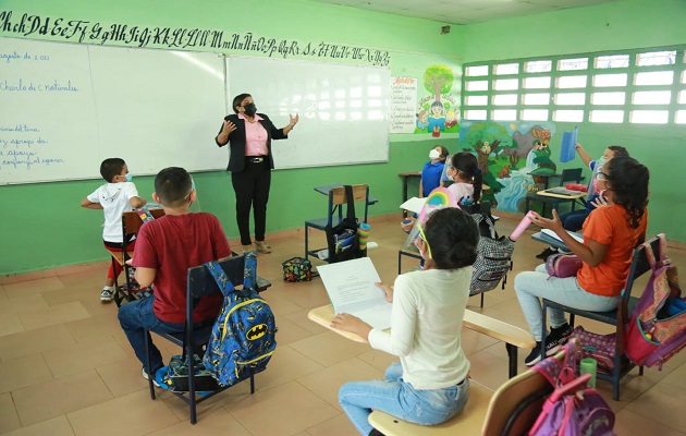 En las escuelas con modalidad semipresencial se podrá aumentar la cantidad de alumnos que se atienden. Foto: Cortesía Meduca