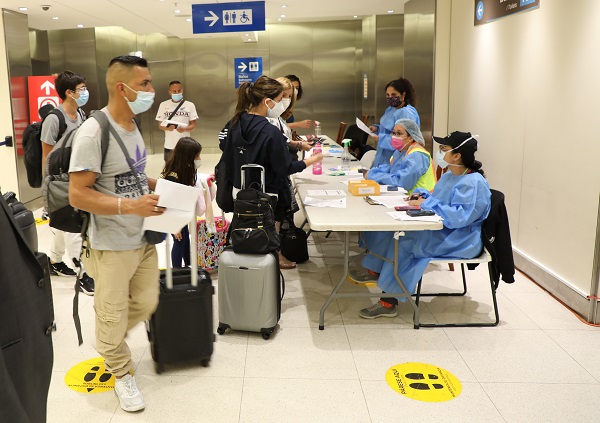 En el caso de los pasajeros no vacunados, el gremio turístico propuso eliminar la cuarentena preventiva, la segunda prueba a la llegada. Foto: Cortesía @tocumenaero