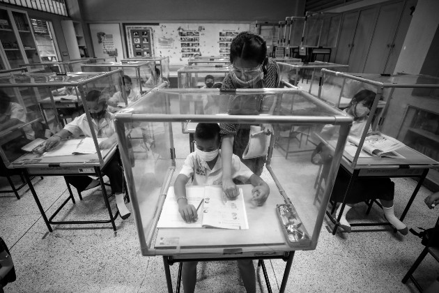 El clima organizacional, afecta a los procesos que se gestan al interior del centro de las organizaciones educativas estatales como el nivel psicológico, administrativo, comunicación, la toma de decisión, aprendizaje, motivación y otros. Foto: EFE.