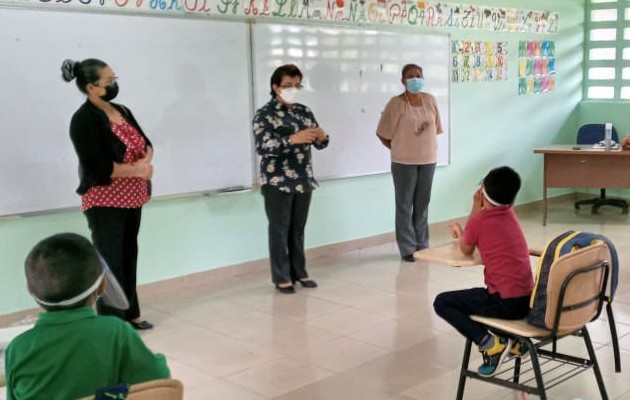 Cámara de Comercio aplaude retorno de docentes a las aula. Foto: Cortesía Meduca