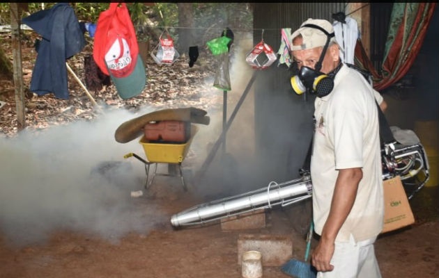 El Minsa efectúa labores de nebulización con insecticidas de día y de noche. Foto: Archivo Ilustrativa