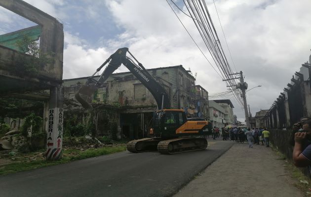 El alcalde de Colón Alex Lee, asegura que las demoliciones de casas que representan un riesgo para los ciudadanos seguirán. Foto: Diomedes Sánchez