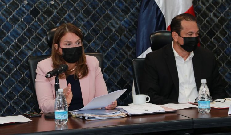 La ministra de Educación participó en la aprobación en primer debate del proyecto de ley que dicta medidas sobre equidad digital.  Foto: Archivo