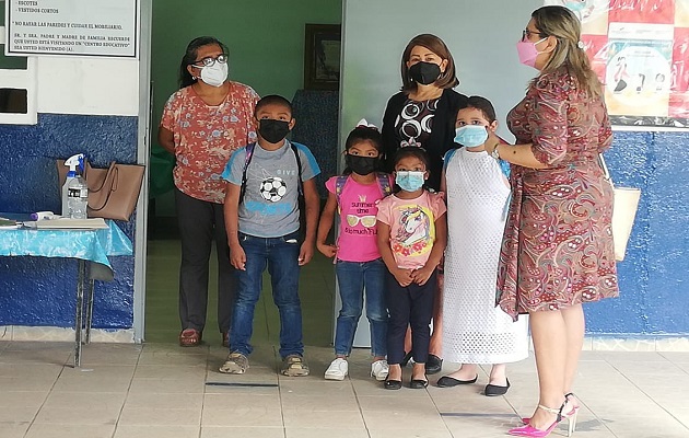 Decenas de educadores ya han regresado a las aulas de clases. Foto: Cortesía Meduca