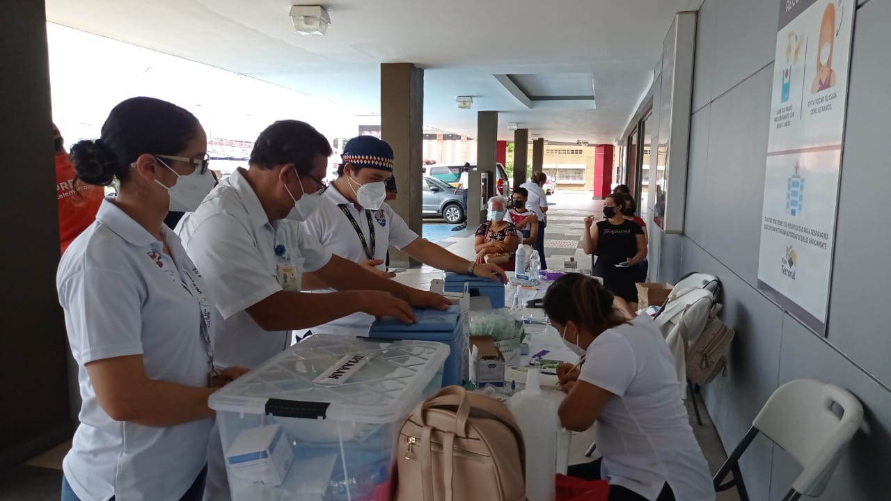 Durante cinco días se aplicaron 55,225 dosis o sea 4,225 más, lo que indica que la población está tomando conciencia sobre la necesidad de vacunarse contra el virus. Foto: José Vásquez