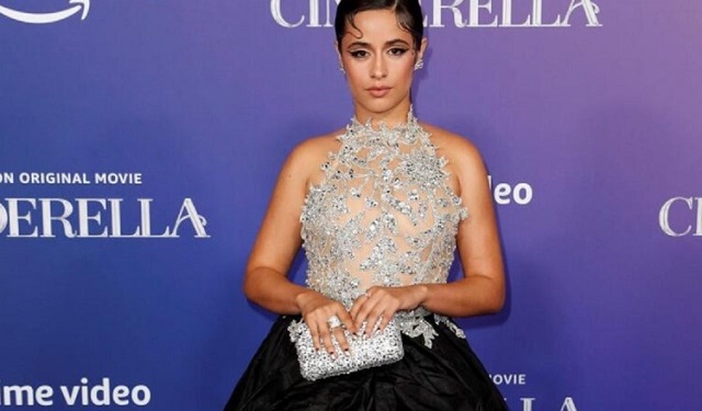 La cantante Camila Cabello asiste al estreno de la película original de Amazon 'Cinderella'. Foto: EFE / EPA/ CAROLINE BREHMAN