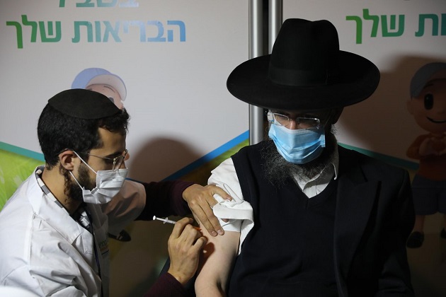 Israel prosigue la campaña de vacunación de la tercera dosis contra la covid-19. Foto: EFE