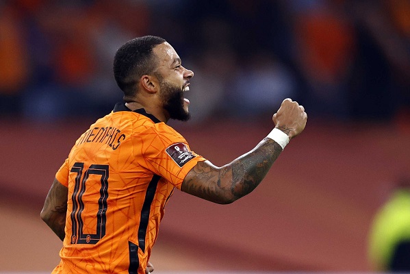 Memphis aportó con un 'hat-trick' en la goleada de los Países Bajos por 6-1 sobre Turquía. Foto: EFE