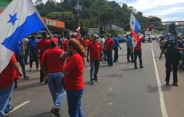 Taxistas protestaron en la vía Interamericana en La Pesa, en La Chorrera. Foto: Tráfico Panamá