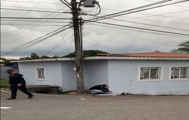 Funcionarios del Ministerio Público recogieron al menos 20 casquillos de bala en el lugar del ataque. Foto: Diomedes Sánchez