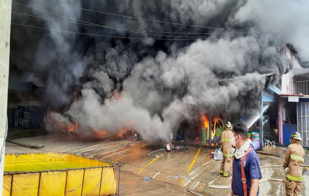 Unas 20 personas han queda desempleadas por este incendio. Foto: Melquiades Vásquez