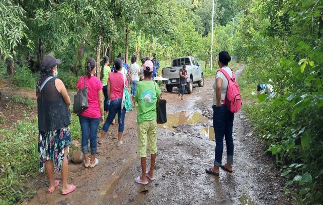 Con el cierre los residentes de diversas comunidades le hicieron un llamado de atención a las autoridades para que planifiquen la construcción de una carretera. Foto: Melquiades Vásquez