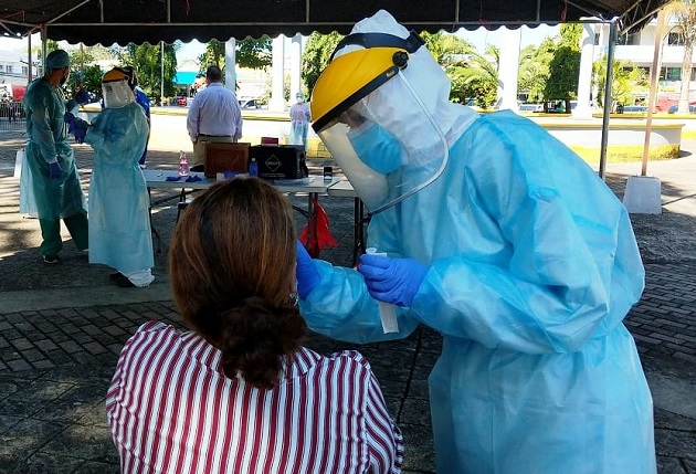 Personal de salud aplicó 8,191 pruebas nuevas de contagio en las últimas 24 horas. Foto: Cortesía Minsa