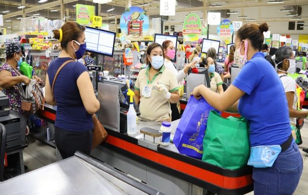 El vale digital otorgado por la afectación de la pandemia de copvid-19 es de 120 dólares. Foto: Cortesía Mides