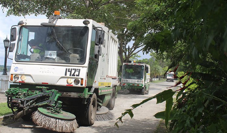 La mayoría de la flota con que dispone la Autoridad de Aseo para la limpieza de la ciudad es alquilada, lo que aseguran es más rentable. Foto: Cortesía