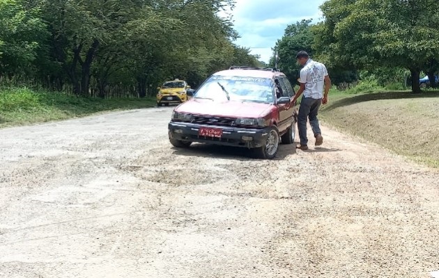 La obra comprende unos 25 kilómetros de carretera de gran tránsito en esta región del país, y cuya reparación ha sido solicitada a las autoridades en innumerables oportunidades. Foto Thays Domínguez