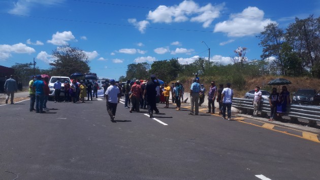 La vía panamericana fue reabierta a últimas horas de la tarde de este lunes. Foto/Melquiades Vásquez