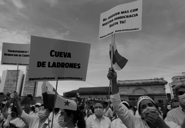 Miles se manifestaron el pasado martes 14, frente a la Asamblea Nacional, para rechazar los cambios aplicados por los diputados a un proyecto de reforma a la ley electoral, consensuado, por una comisión nacional. Foto: EFE.